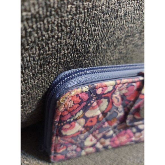 VERA BRADLEY RFID TURNLOCK WALLET‎ MAGENTA MEDALLIONS Rare - Picture 4 of 11
